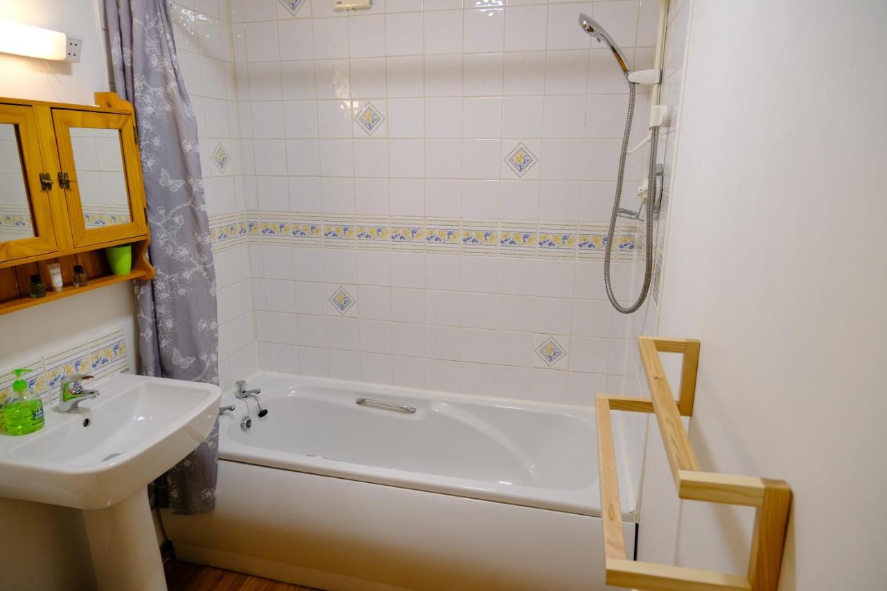 Lovely 1-Bedroom Apartment With Free Parking Inverness Exterior foto